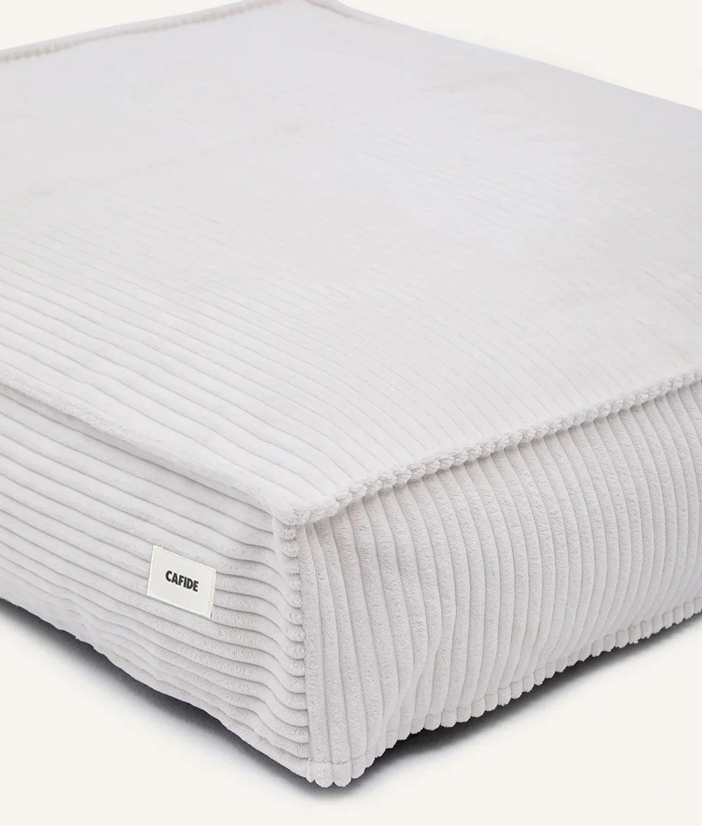 Cafide Cama De Material Reciclado Para Perro Con Tejido De Pana Blanco. Modelo Cuadra. - Image 4