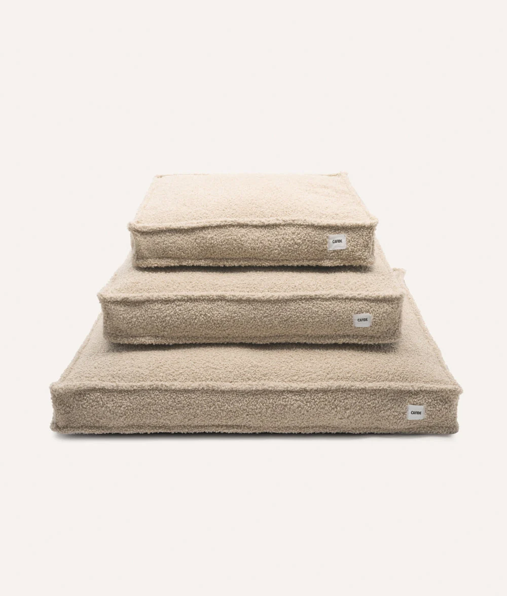 Cafide Cama De Material Reciclado Para Perro Con Tejido Estilo Borreguito Beige. Modelo Cuadra. - Image 5