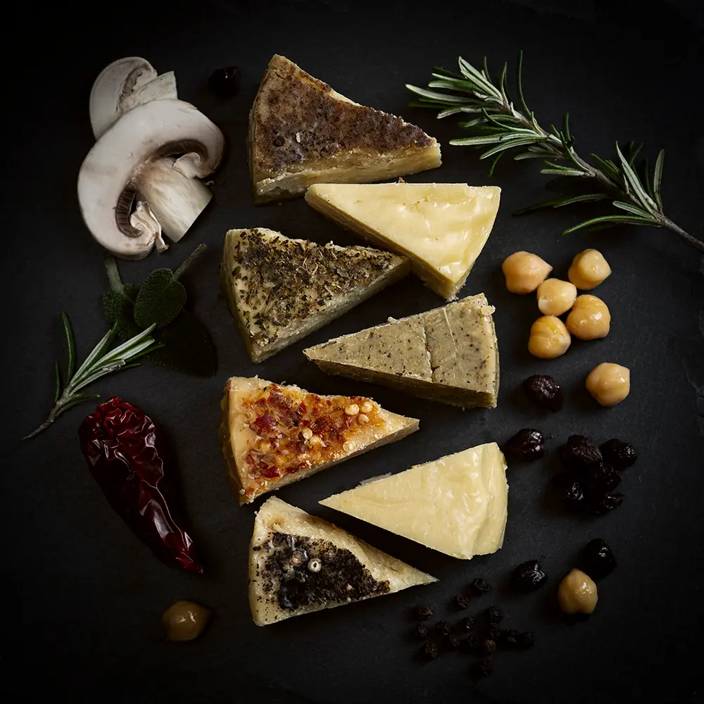 Cuña De Queso Vegetal Estilo Parmesano Con Pimienta Negra Gondino 150g - Image 3