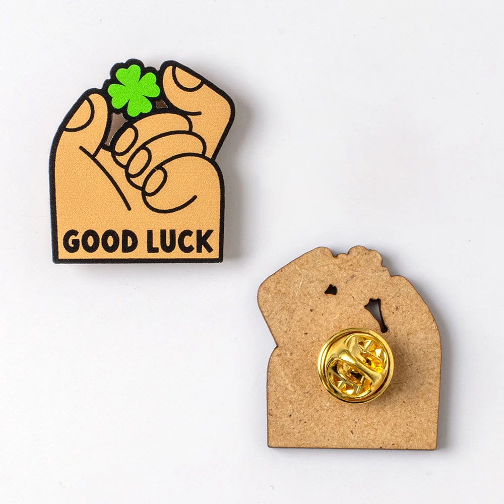 Good Luck Pin | Accesorio Moderno Y Original Para Chaquetas, Mochilas Y Bolsos - Image 2