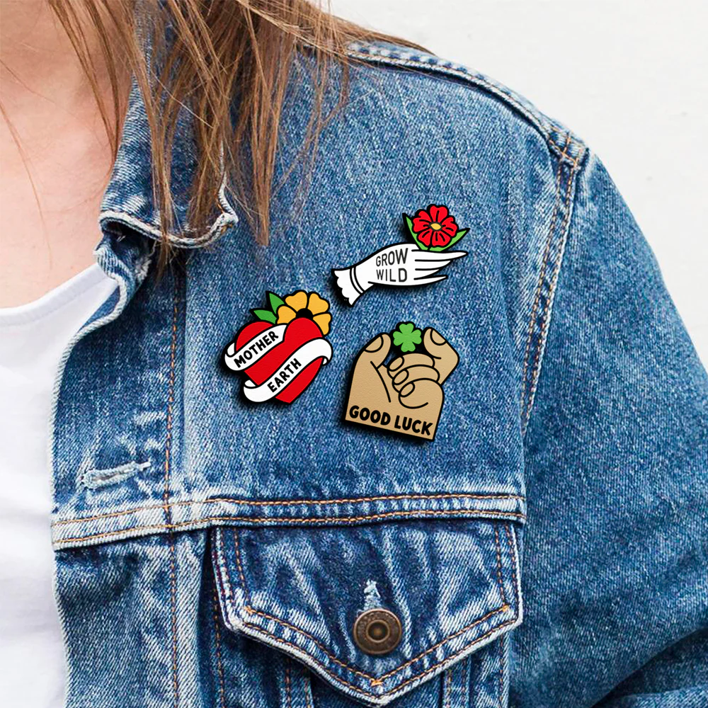Good Luck Pin | Accesorio Moderno Y Original Para Chaquetas, Mochilas Y Bolsos - Image 3
