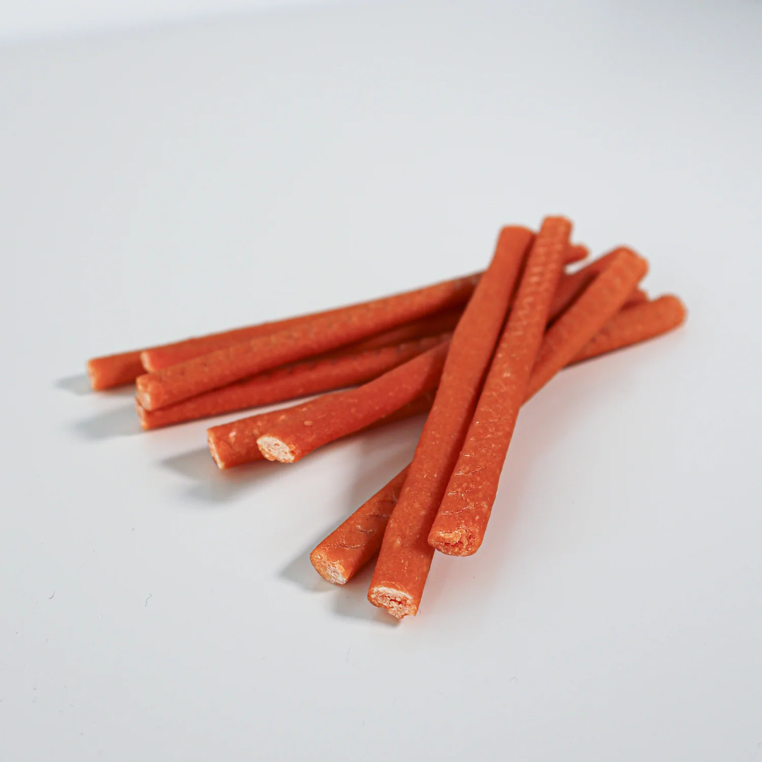 Snack Para Perro En Barritas Semihúmedas De Salmón 12 Paq X (100gr) Wuapu - Image 2