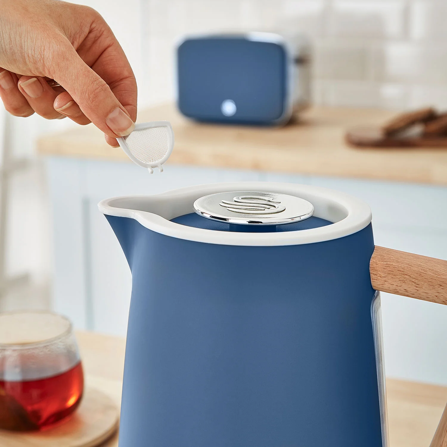 Swan Set Desayuno, Hervidor Agua 1,7 L, Tostadora Ranura Ancha 2 Rebanadas, Diseño Nordic, Stp2090bluneu, Azul 2200w - Image 4